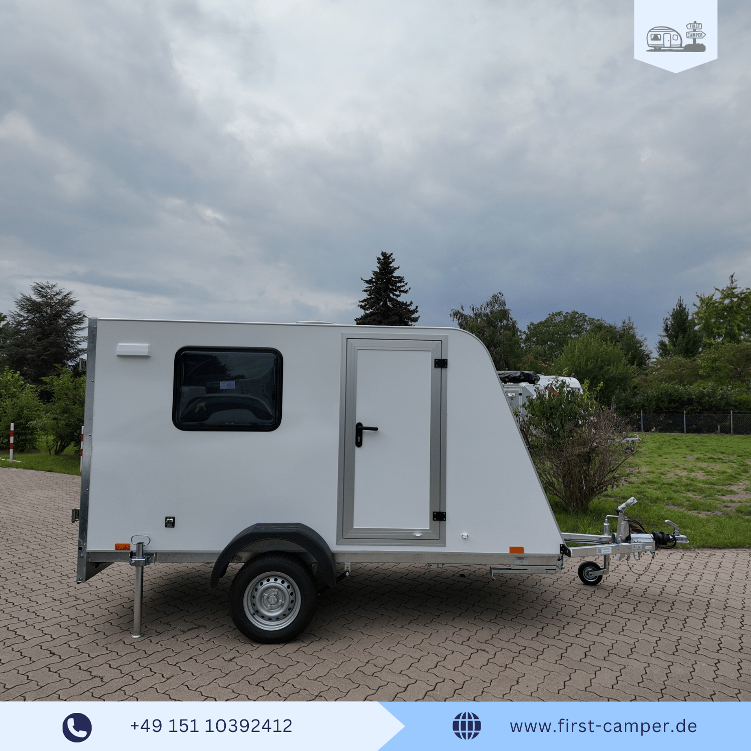 Miniwohnwagen 750 kg Anhänger Low Wing mit WOODBOXX Ausbau – leichter Wohnwagen mit flexibler Nutzung