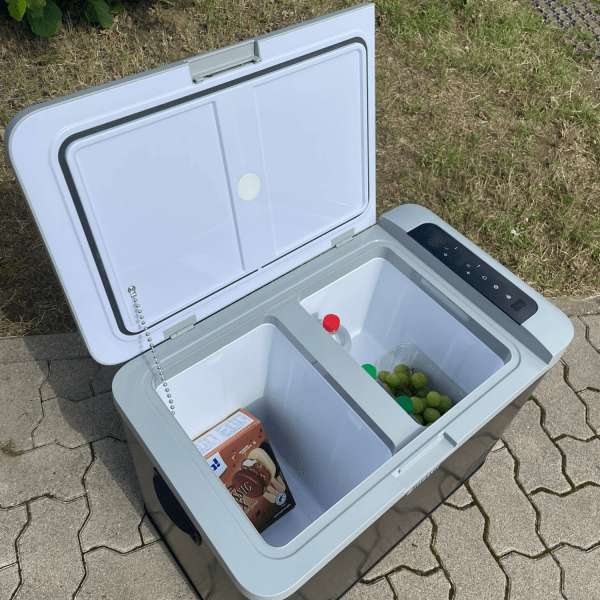Mestic Kompressor-Kühlbox 45L mit App-Steuerung, LCD-Touch-Display und energieeffizientem Betrieb – perfekte Campingausrüstung.