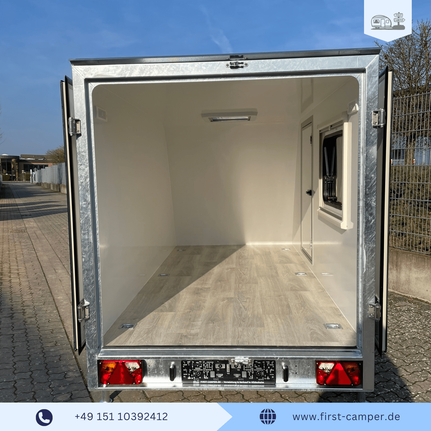 Miniwohnwagen 750 kg Anhänger Low Wing mit WOODBOXX Ausbau – leichter Wohnwagen mit flexibler Nutzung