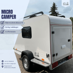 Micro Camper – kompakter 750 kg Mini Wohnwagen mit aerodynamischer Front, PVC-Boden, Seitenfenstern mit Fliegengitter und Verdunklung.
