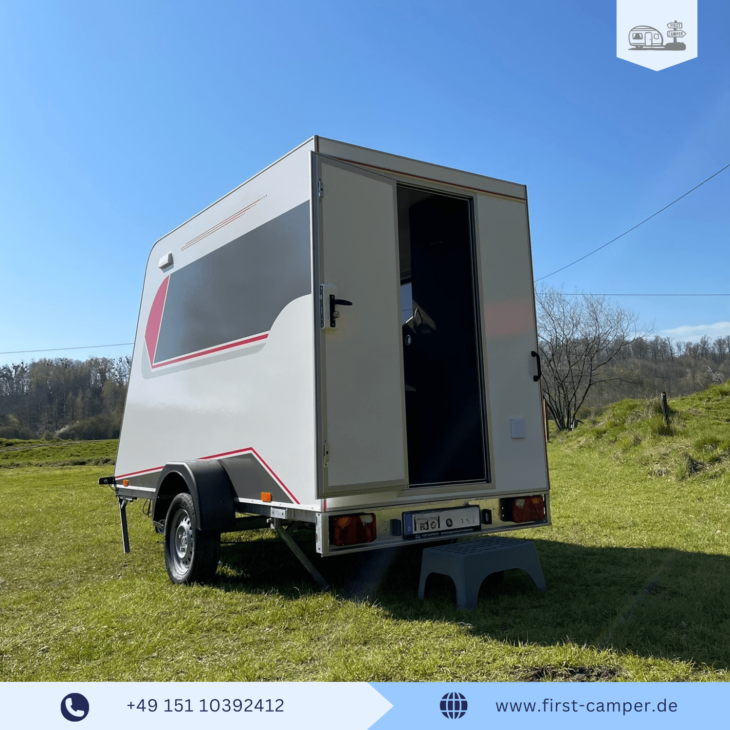 Medi Camper – praktischer Heckeingang mit breiter Tür.