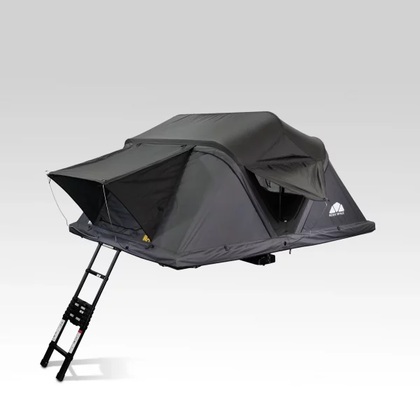 Frontansicht des aufgebauten Roof Space 4 Dachzelts auf Fahrzeug oder Anhänger, stabil und wetterfest.